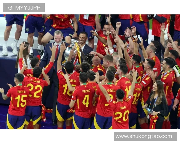 足球明星在绿茵场上的精彩瞬间横屏展示尽显风采与魅力