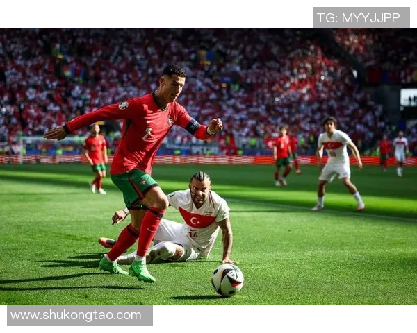 各大足球明星因感人时刻泪洒赛场展现真实情感与无尽热爱 各大足球明星因感人时刻泪洒赛场展现真实情感与无尽热爱