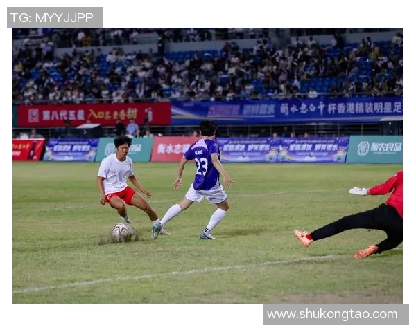 球迷热追足球明星精彩瞬间视频播放引发热议与讨论 球迷热追足球明星精彩瞬间视频播放引发热议与讨论